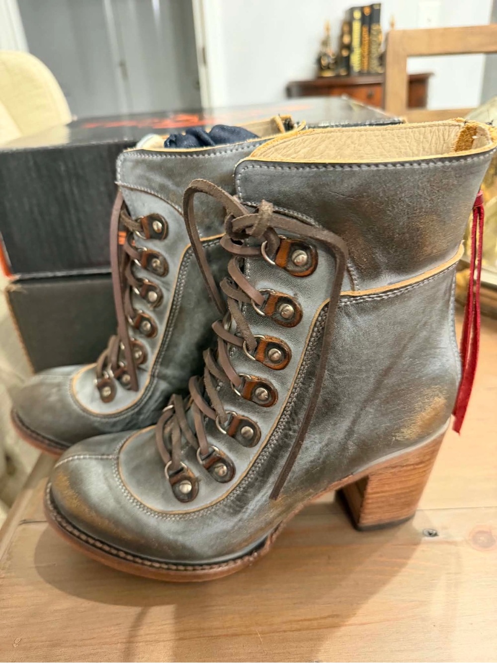 EUC- Freebird “Borow” boots in color Ice. Size 7. - Picture 3 of 6